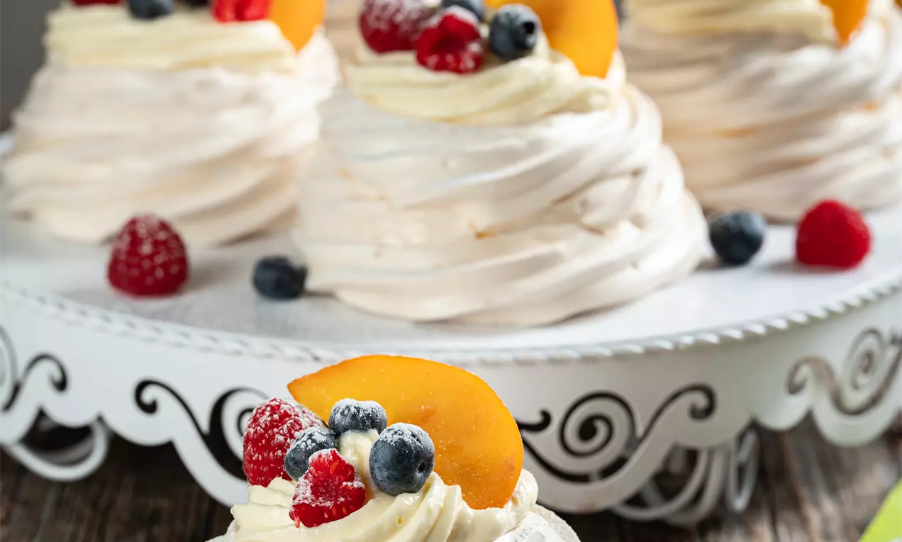 Mini pavlove z vanilijevo kremo